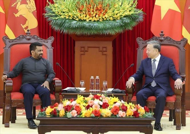 Tổng Bí thư Tô Lâm tiếp Tổng thống Sri Lanka Anura Kumara Dissanayaka - Lãnh đạo Đảng Mặt trận Giải phóng Nhân dân Sri Lanka(JVP) trong chuyến thăm cấp Nhà nước đến Việt Nam và dự Đại lễ Phật đản Liên Hợp Quốc (Vesak), chiều 4/5/2025. Ảnh: Thống Nhất -TTXVN