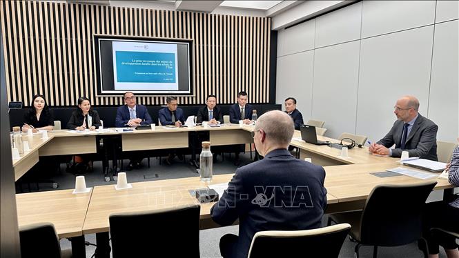 Đoàn công tác của Kiểm toán Nhà nước làm việc với đại diện Tòa Thẩm kế Pháp. Ảnh: Thu Hà - P/v TTXVN tại Pháp 