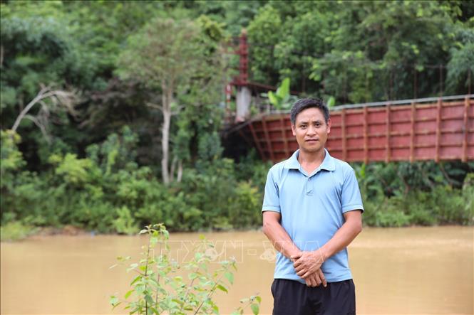 Anh Lường Văn Phăn (Nhân viên Nhà máy Thủy điện Nậm Núa), người đã bơi xuống sông cứu sống một nạn nhân trong xe ô tô bị rơi. Ảnh: Xuân Tư - TTXVN