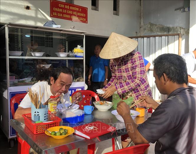 Quán mì 3K, điểm đến của nhiều người lao động có hoàn cảnh khó khăn. Ảnh: Tuấn Kiệt – TTXVN.