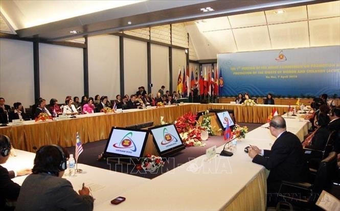 Trên cương vị Chủ tịch ASEAN năm 2010, với mục tiêu đẩy mạnh hiện thực hoá Tầm nhìn của ASEAN thành hành động, nhiệm kỳ Chủ tịch của Việt Nam đã ghi dấu những quyết định quan trọng. Trong ảnh: Hội nghị lần thứ nhất Ủy ban ASEAN về đảm bảo quyền phụ nữ và trẻ em được tổ chức tại Trung tâm Hội nghị Quốc gia Mỹ Đình (Hà Nội, 7/4/2010). Ảnh: Nguyễn Dân - TTXVN