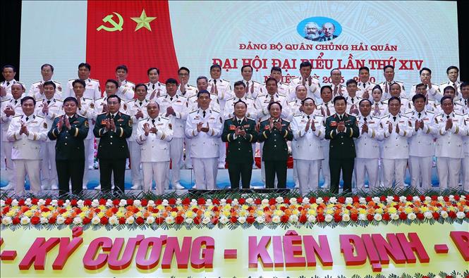 Đại tướng Trịnh Văn Quyết, Bí thư Trung ương Đảng, Ủy viên Thường vụ Quân ủy Trung ương, Chủ nhiệm Tổng cục Chính trị Quân đội nhân dân Việt Nam và các đại biểu dự Đại hội. Ảnh: Trọng Đức - TTXVN