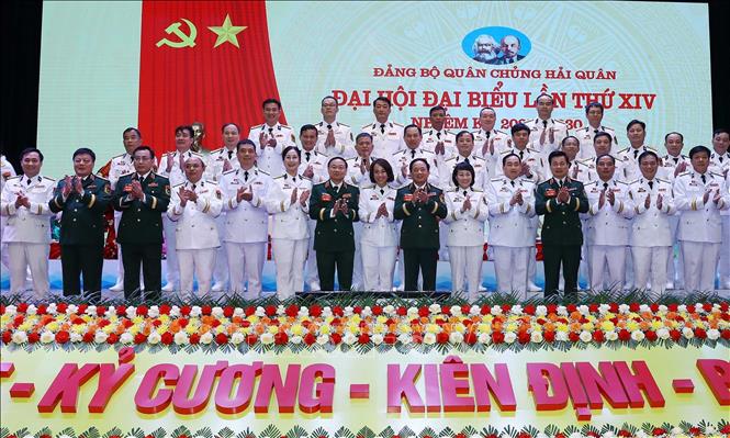 Đại tướng Trịnh Văn Quyết, Bí thư Trung ương Đảng, Ủy viên Thường vụ Quân ủy Trung ương, Chủ nhiệm Tổng cục Chính trị Quân đội nhân dân Việt Nam và các đại biểu dự Đại hội. Ảnh: Trọng Đức - TTXVN