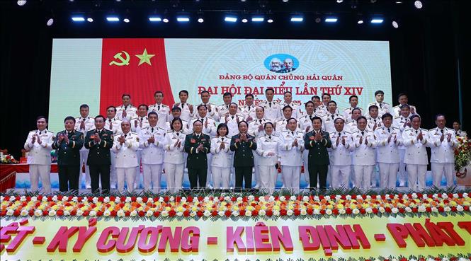 Đại tướng Trịnh Văn Quyết, Bí thư Trung ương Đảng, Ủy viên Thường vụ Quân ủy Trung ương, Chủ nhiệm Tổng cục Chính trị Quân đội nhân dân Việt Nam và các đại biểu dự Đại hội. Ảnh: Trọng Đức - TTXVN