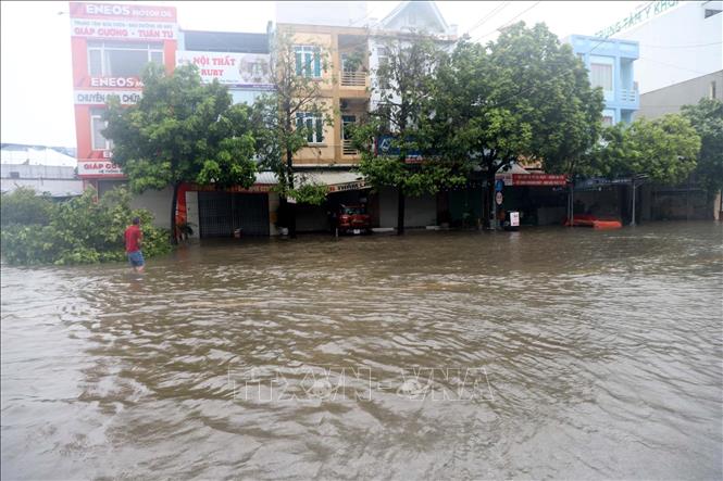 Mưa bão đã làm nhiều tuyến đường,  khu vực trên địa bàn trinh Thanh Hóa bị ngập lụt. Ảnh: Nguyễn Nam-TTXVN
