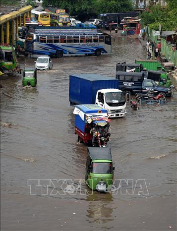 Ngập lụt sau mưa lớn tại Lahore, Pakistan. Ảnh: THX/TTXVN