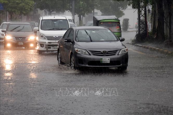 Ngập lụt sau mưa lớn tại Lahore, Pakistan. Ảnh: THX/TTXVN