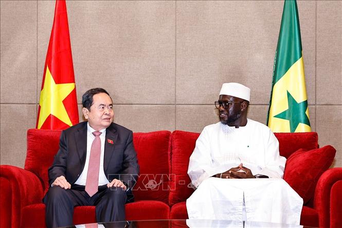Chủ tịch Quốc hội Senegal El Malick Ndiaye đón Chủ tịch Quốc hội Trần Thanh Mẫn và Phu nhân tại Sân bay quốc tế Blaise Diagne, Thủ đô Dakar. Ảnh: Doãn Tấn – TTXVN 