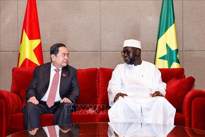 Chủ tịch Quốc hội Senegal El Malick Ndiaye đón Chủ tịch Quốc hội Trần Thanh Mẫn và Phu nhân tại Sân bay quốc tế Blaise Diagne, Thủ đô Dakar. Ảnh: Doãn Tấn – TTXVN 