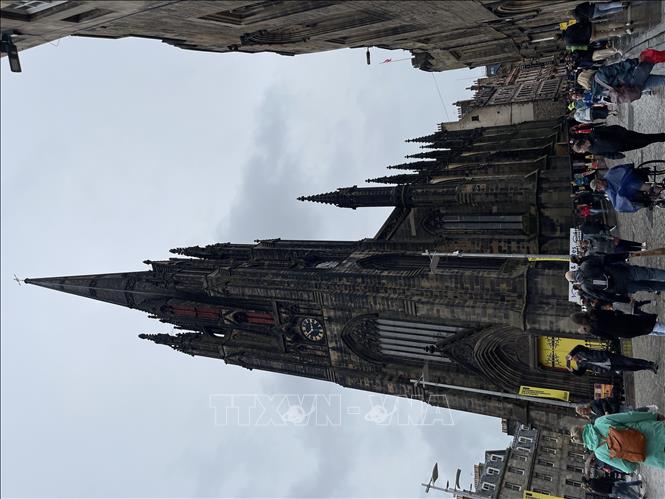 Với ngọn tháp theo kiến trúc Gothic, The Hub là tòa nhà cao nhất ở Edinburgh, thu hút khách du lịch và người dân địa phương. Ảnh: Minh Hợp-PV TTXVN tại Vương quốc Anh