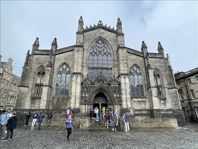 Với lịch sử hơn 900 năm, Nhà thờ St Giles trên phố Royal Mile là điểm đến không thể bỏ qua ở Edinburgh. Ảnh: Minh Hợp-PV TTXVN tại Vương quốc Anh