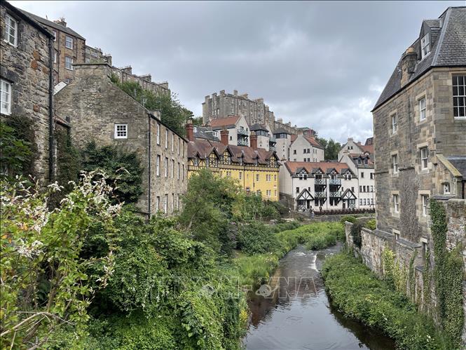 Dean Village, góc nhỏ lãng mạn thường thấy ở các vùng quê yên bình của châu Âu, nằm giữa trung tâm thành phố Edinburgh. Ảnh: Minh Hợp-PV TTXVN tại Vương quốc Anh