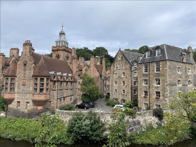 Dean Village, góc nhỏ lãng mạn thường thấy ở các vùng quê yên bình của châu Âu, nằm giữa trung tâm thành phố Edinburgh. Ảnh: Minh Hợp-PV TTXVN tại Vương quốc Anh