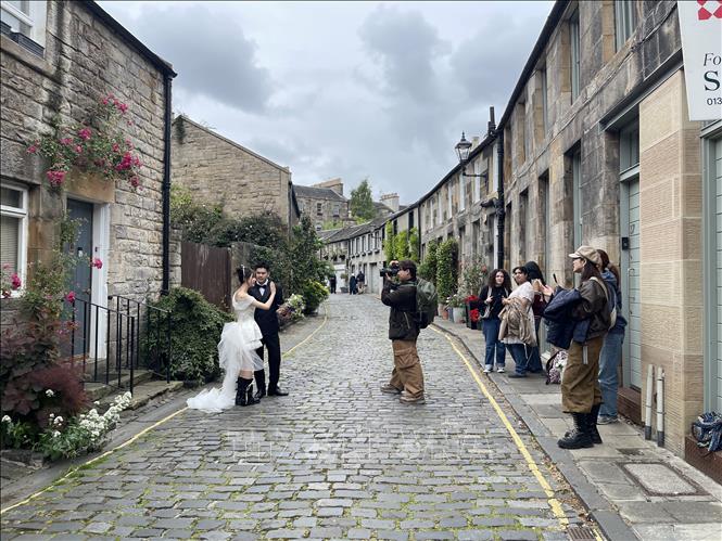 Khung cảnh lãng mạn trong các con ngõ nhỏ ở Edinburgh là điểm đến ưa thích của các đôi uyên ương đang chuẩn bị cho ngày trọng đại. Ảnh: Minh Hợp-PV TTXVN tại Vương quốc Anh