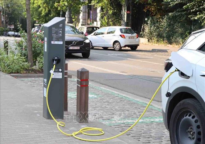 Một trạm sạc xe ô tô điện tại đường Wolvendael, quận Uccle, Brussels (Bỉ). Ảnh: Hương Giang - PV TTXVN tại Bỉ