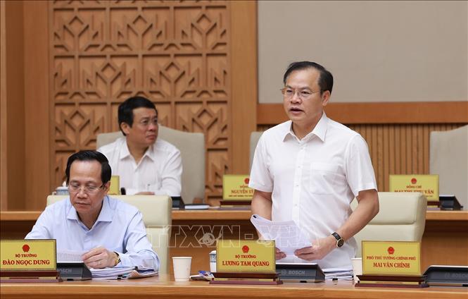 Thứ trưởng Bộ Công an Nguyễn Văn Long trình bày tờ trình tóm tắt về Dự án Luật sửa đổi, bổ sung một số điều của Luật Lý lịch tư pháp. Ảnh: Dương Giang-TTXVN
