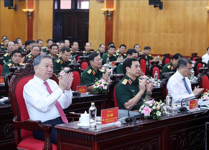 Tổng Bí thư Tô Lâm và các đại biểu tham dự buổi làm việc với Tổng cục Chính trị Quân đội nhân dân Việt Nam. Ảnh: Thống Nhất – TTXVN