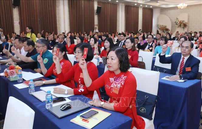 Các đại biểu biểu quyết thông qua Nghị quyết Đại hội. Ảnh: Anh Tuấn - TTXVN