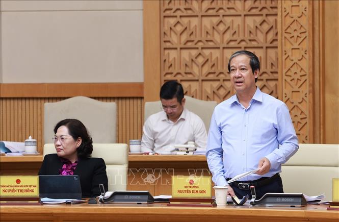 Bộ trưởng Bộ Giáo dục và Đào tạo Nguyễn Kim Sơn trình bày Tờ trình tóm tắt về Dự án Luật giáo dục nghề nghiệp. Ảnh: Dương Giang-TTXVN
