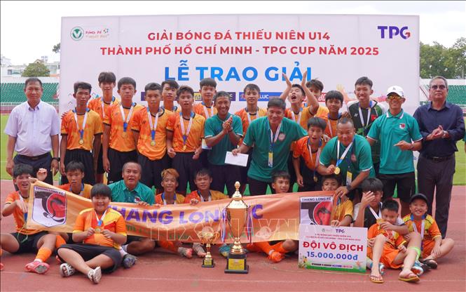 U14 Thăng Long FC giành Cúp Vô địch Giải bóng đá thiếu niên U14 Thành phố Hồ Chí Minh. Ảnh: Trung Tuyến - TTXVN