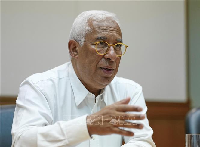 Chủ tịch Hội đồng châu Âu Antonio Costa phát biểu với báo giới tại Osaka, Nhật Bản, ngày 22/7/2025. Ảnh: Kyodo/TTXVN