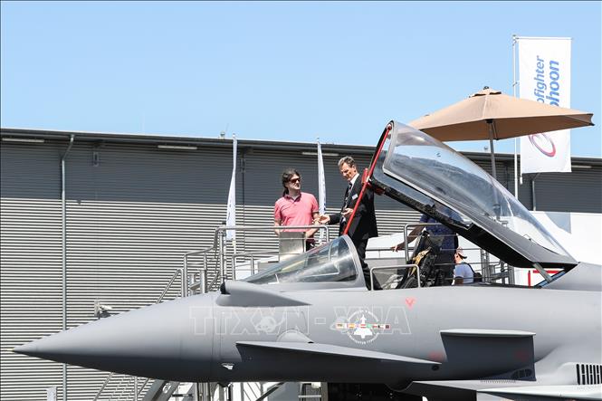 (Tư liệu) Máy bay chiến đấu Eurofighter Typhoon được giới thiệu tại triển lãm hàng không ILA Berlin, ở Schoenefeld, Đức, ngày 22/6/2022. Ảnh: THX/TTXVN