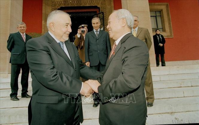 Chủ tịch Hạ viện Maroc Abdelwahed Radi đón tiếp Chủ tịch Quốc hội Nguyễn Văn An trong chuyến thăm chính thức Maroc (Rabat, 22/12/2005). Ảnh: Trí Dũng – TTXVN