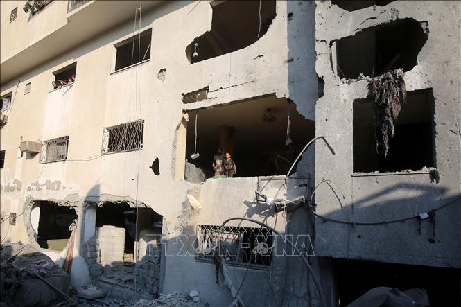 Tòa nhà bị hư hại sau cuộc không kích của Israel tại khu vực Tel al-Hawa, Gaza, ngày 23/7/2025. Ảnh: THX/TTXVN