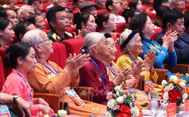 Các Mẹ Việt Nam Anh hùng tại buổi gặp mặt. Ảnh: Văn Điệp – TTXVN