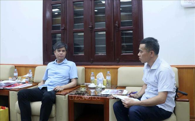 Ông Nguyễn Văn Chiến, Trưởng Ban Tuyên giáo và Dân vận Tỉnh ủy Hưng Yên trao đổi với phóng viên TTXVN về mô hình 