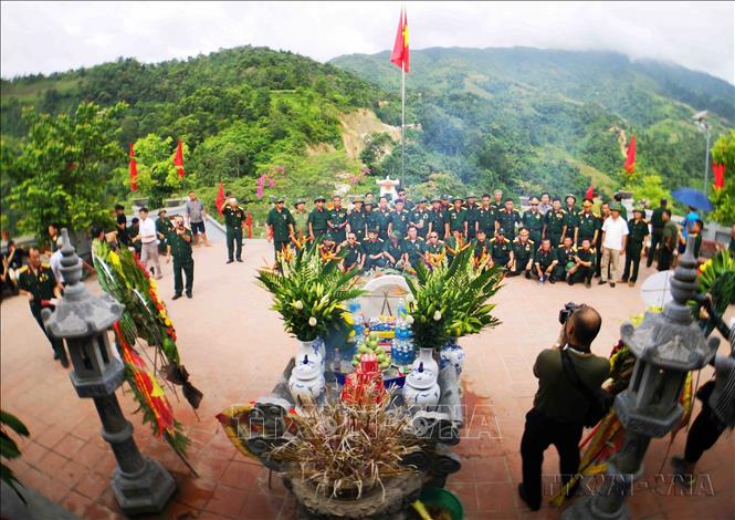 Đài hương tưởng niệm các anh hùng liệt sỹ tại điểm cao 468 nằm ở lưng chừng núi Nậm Ngặt, huyện Vị Xuyên (Hà Giang). Công trình trở thành địa chỉ lịch sử - văn hóa để tưởng nhớ, tri ân các anh hùng liệt sĩ hi sinh vì sự nghiệp bảo vệ biên giới phía BắcTổ quốc; đồng thời giáo dục truyền thống yêu nước, lòng tự hào dân tộc cho thế hệ trẻ hôm nay. Ảnh: Thanh Tùng-TTXVN