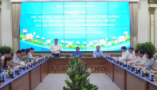 Quang cảnh buổi làm việc giữa Đoàn giám sát của Quốc hội với UBND Thành phố Hồ Chí Minh. Ảnh: Hữu Duyên - TTXVN 