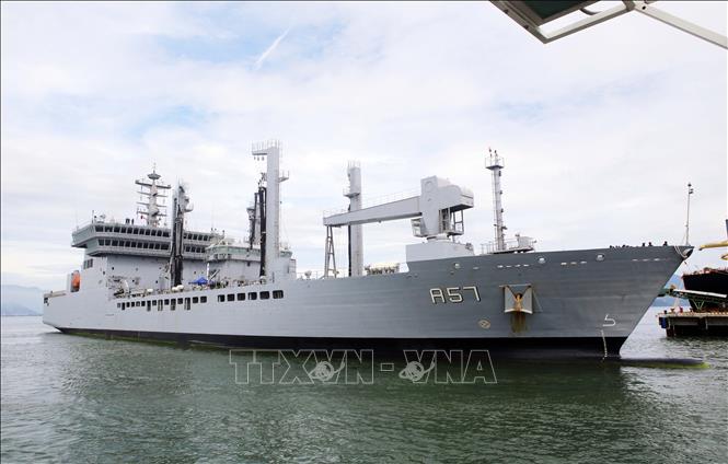 Fleet tanker INS Shakti docks at Tien Sa Port. VNA Photo: Trần Lê Lâm 