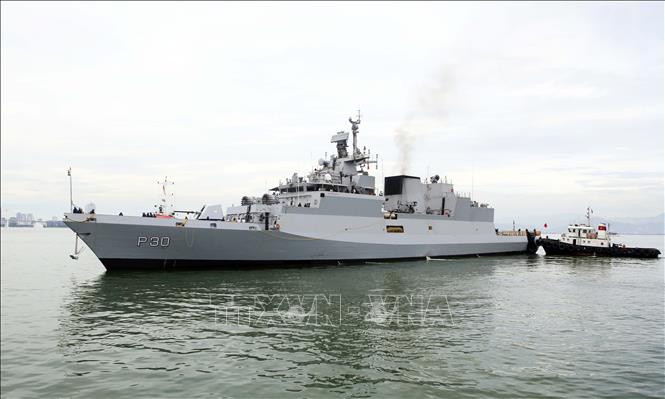 Anti-submarine warfare corvette INS Kiltan docks at Tien Sa Port. VNA Photo: Trần Lê Lâm 