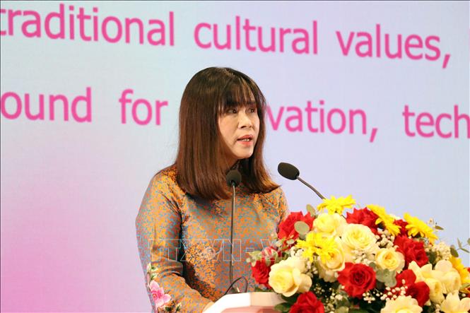 Bà Ninh Thị Thu Hương, Cục trưởng Cục Văn hóa cơ sở, Gia đình và Thư viện (Bộ Văn hóa, Thể thao và Du lịch) phát biểu tại Tuần lễ. Ảnh: Tiến Lực - TTXVN