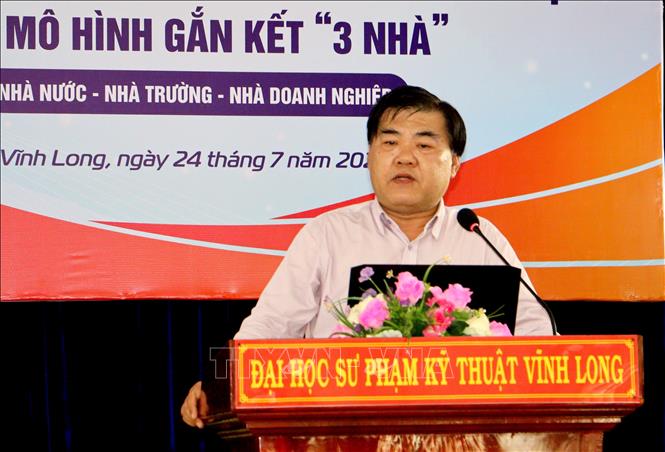Giám đốc Trung tâm Thông tin Thông tấn xã Việt Nam khu vực phía Nam Nguyễn Quốc Tuấn phát biểu tại hội thảo. Ảnh: Lê Thúy Hằng – TTXVN.