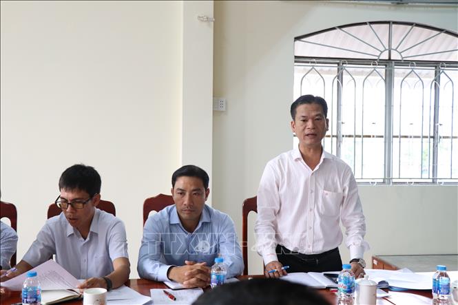 Giám đốc Ban Quản lý Dự án Giao thông tỉnh Vĩnh Long Trần Hoàng Vũ cho biết, tỉnh Vĩnh Long có 90 dự án được triển khai trong năm 2025, trong đó 29 dự án chuyển tiếp, 41 dự án dự án khởi công mới và 20 dự án chuẩn bị đầu tư, tổng kế hoạch vốn năm là hơn 5.448 tỷ đồng. Ảnh: Chương Đài - TTXVN