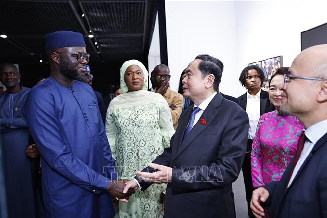 NA Chairman Tran Thanh Man and his spouse visit the Museum of Black Civilizations. VNA Photo: Doãn Tấn