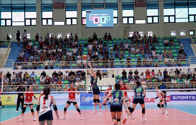 Trận chung kết nội dung nữ giữa đội Binh chủng thông tin - Binh đoàn 19 với đội Hóa chất Đức Giang Lào Cai. Ảnh: Trần Trang-TTXVN