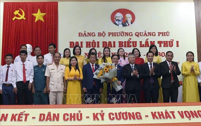 Ban Chấp hành Đảng bộ phường Quảng Phú ra mắt Đại hội. Ảnh: Trần Tĩnh - TTXVN