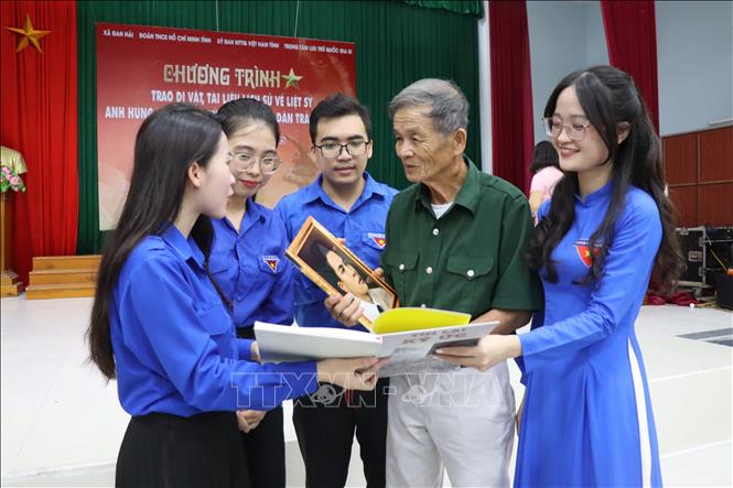 Các kỷ vật của liệt sỹ Trần Văn Dần cũng chính là tài liệu có ý nghĩa giáo dục sâu sắc đối với tuổi trẻ Hà Tĩnh. Ảnh: Hoàng Ngà - TTXVN