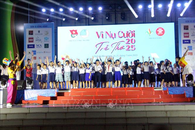 Thiếu nhi Cà Mau tham gia các hoạt động sinh hoạt, vui chơi tương tác tại chương trình. Ảnh: Trung Kiên - TTXVN