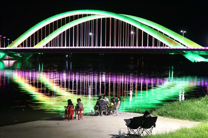 Nguyen Hoang bridge shines at night with artistic lighting system. VNA Photo: Nguyên Lý