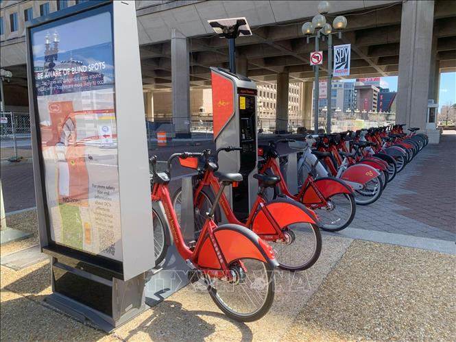 Một trạm sạc và cho thuê xe đạp điện tại thủ đô Washington D.C. Ảnh: Ngọc Quang, PV TTXVN tại Mỹ
