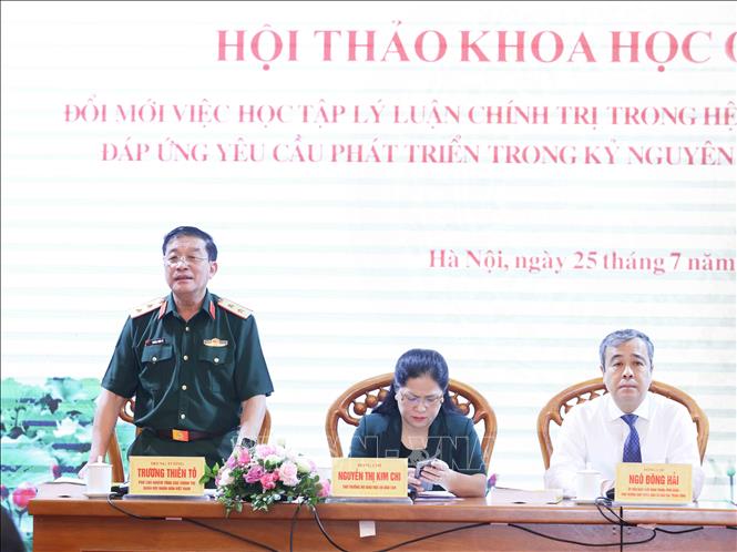 Các đồng chí điều hành hội thảo. Ảnh: Phương Hoa – TTXVN