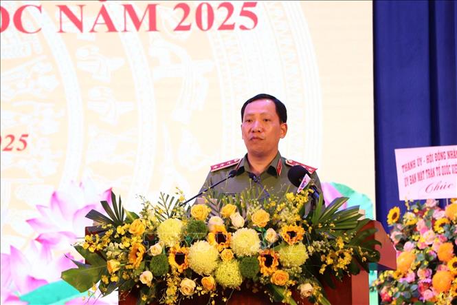 Thượng tướng Lê Văn Tuyến, Thứ trưởng Bộ Công an, Trưởng Ban Chỉ đạo Thực hiện phong trào toàn dân bảo vệ an ninh Tổ quốc Trung ương, phát biểu chỉ đạo tại chương trình. Ảnh: Huyền Trang TTXVN 