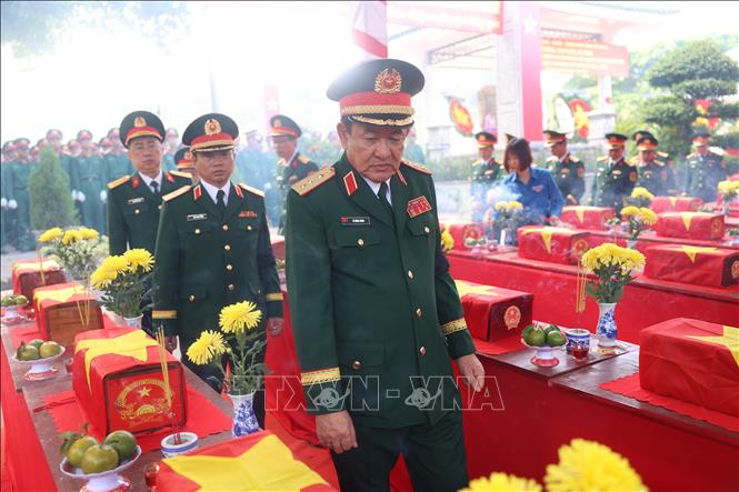 Thượng tướng Võ Minh Lương, Thứ trưởng Bộ Quốc phòng, Phó Trưởng ban Chỉ đạo Quốc gia 515 tại Lễ truy điệu và an táng 172 hài cốt liệt sĩ. Ảnh: Thanh Tân - TTXVN