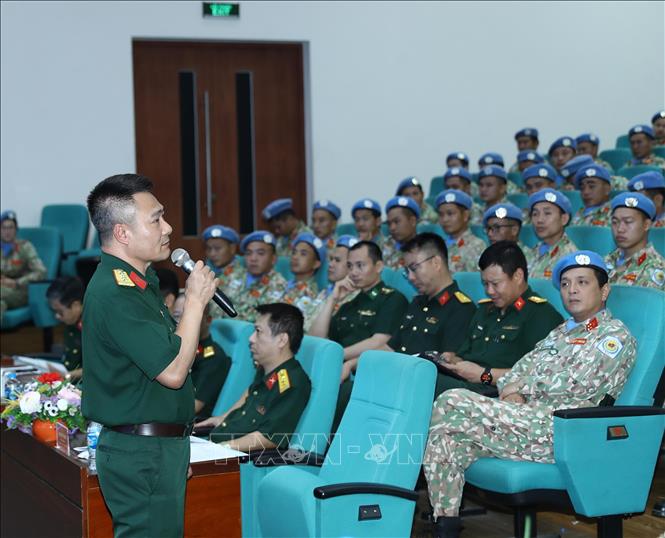 Lãnh đạo Cục Gìn giữ hòa bình Việt Nam giao lưu với thanh niên, sinh viên kiều bào. Ảnh: Trọng Đức - TTXVN