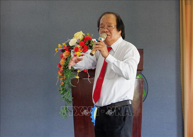 Tiến sĩ Đỗ Quốc Dũng, Phó Trưởng phòng Khoa học công nghệ, Trường Đại học Kinh tế Công nghiệp Long An, trình bày đề tài nghiên cứu 