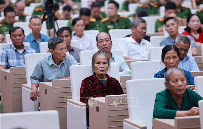 Đại diện thân nhân liệt sĩ tham dự hội nghị về thu nhận mẫu ADN cho thân nhân của liệt sĩ chưa xác định được danh tính trên toàn quốc. Ảnh: Dương Giang-TTXVN
